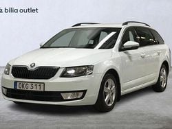 Vit Begagnad 2016 Skoda Octavia Ambition Kombi | 149 900 kr (Marknadspris)