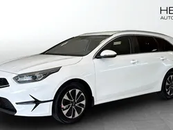 Vit (white) Ny 2025 Kia Ceed Sportswagon 4 Kombi | 292 456 kr (Lite dyr)