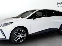 Vit (white) Begagnad 2023 MG MG4 EV Luxury Halvkombi | 429 990 kr