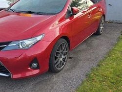Röd Begagnad 2013 Toyota Auris Touring Sports Edition Kombi | 99 000 kr (Marknadspris)