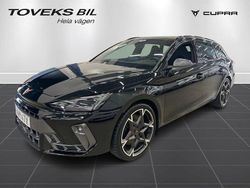 Svart (midnight black metallic) Begagnad 2025 Cupra Leon VZ Kombi | 419 900 kr