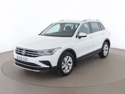 Vit Begagnad 2022 VW Tiguan Elegance SUV | 378 000 kr (Marknadspris)