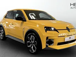 Gul (green) Ny 2025 Renault R5 Techno Halvkombi | 407 800 kr (Marknadspris)