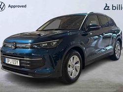 Blå Begagnad 2025 VW Tiguan SUV | 384 900 kr (Marknadspris)