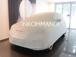 Silver Begagnad 2025 Lexus UX 300h Sport Design Packet SUV | 389 000 kr