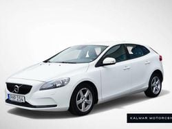 Vit Begagnad 2017 Volvo V40 Kinetic Kombi | 119 900 kr (Marknadspris)
