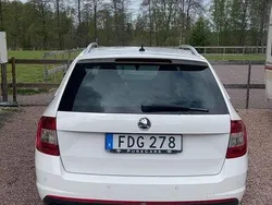 Vit Begagnad 2014 Skoda Octavia RS Kombi | 130 000 kr (Marknadspris)