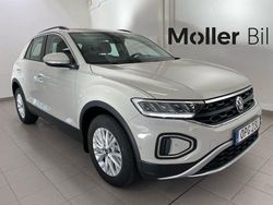Ljusgrå (grå) Begagnad 2024 VW T-Roc Life SUV | 324 900 kr (Lite dyr)