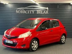 Grå (röd) Begagnad 2012 Toyota Yaris Halvkombi | 62 800 kr (Lite dyr)