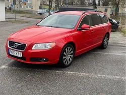 Röd Begagnad 2013 Volvo V70 Momentum Kombi | 65 000 kr (Superpris)