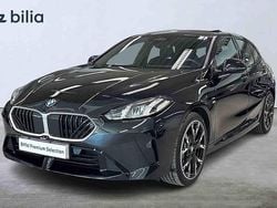 Svart Begagnad 2024 BMW 120 Halvkombi | 359 900 kr