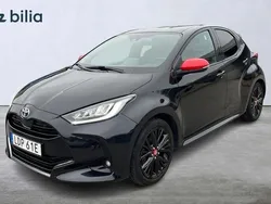 Svart Begagnad 2021 Toyota Yaris Hybrid Style Halvkombi | 224 900 kr (Marknadspris)