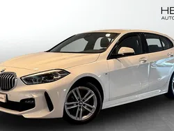 Vit (white) Begagnad 2022 BMW 118 M Sport Halvkombi | 246 700 kr (Lite dyr)