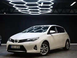 Vit Begagnad 2013 Toyota Auris Multidrive S Halvkombi | 89 900 kr (Marknadspris)