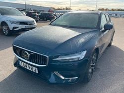 Mörkblå (denimblå metallic) Begagnad 2023 Volvo V60 Core Kombi | 419 000 kr (Lite dyr)