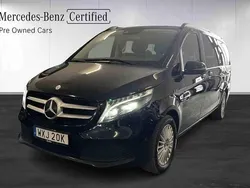 Svart Begagnad 2023 Mercedes V250 Minibuss | 599 000 kr