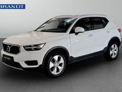 Vit Begagnad 2021 Volvo XC40 Momentum SUV | 249 900 kr (Marknadspris)