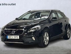 Svart Begagnad 2016 Volvo V40 CC Momentum Kombi | 169 900 kr (Marknadspris)