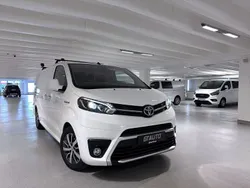 Vit Begagnad 2021 Toyota Proace Van | 409 900 kr (Marknadspris)