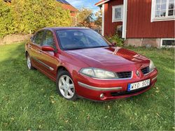Röd Begagnad 2005 Renault Laguna II Halvkombi | 17 500 kr