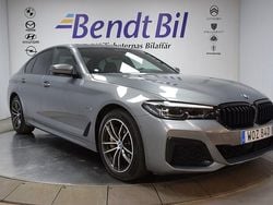 Skyscraper grey metallic Begagnad 2022 BMW 545e M Sport Sedan | 499 500 kr (Marknadspris)