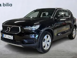 Svart Begagnad 2022 Volvo XC40 Momentum SUV | 279 900 kr (Marknadspris)