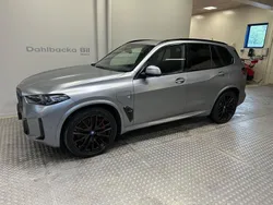 Grå Begagnad 2024 BMW X5 M Sport SUV | 1 050 000 kr