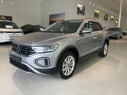 Grå Ny 2024 VW T-Roc SUV | 369 900 kr (Marknadspris)