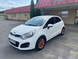 Vit Begagnad 2012 Kia Rio 2 Halvkombi | 89 900 kr (Marknadspris)