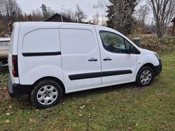 Vit Begagnad 2017 Peugeot Partner Van | 75 000 kr (Bra pris)