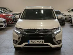 Vit Begagnad 2018 Mitsubishi Outlander P-HEV SUV | 220 000 kr (Marknadspris)
