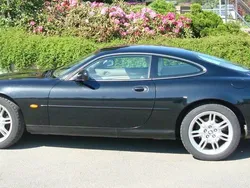 Svart Begagnad 2002 Jaguar XK Sportkupé | 146 000 kr