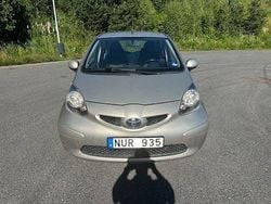 Grå Begagnad 2008 Toyota Aygo Halvkombi | 23 900 kr (Marknadspris)