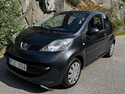 Grå Begagnad 2008 Peugeot 107 Halvkombi | 34 900 kr (Marknadspris)