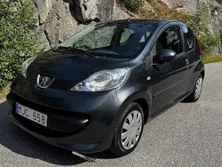 Grå Begagnad 2008 Peugeot 107 Halvkombi | 34 900 kr (Marknadspris)