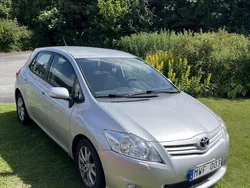Silver Begagnad 2012 Toyota Auris Plus Halvkombi | 62 500 kr (Marknadspris)