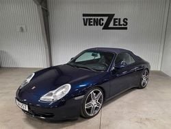 Mörkblå Begagnad 1999 Porsche 911 Carrera 4 Cabriolet Cab | 299 000 kr