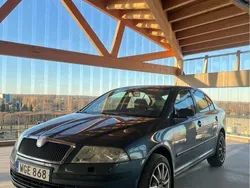 Grå Begagnad 2005 Skoda Octavia Halvkombi | 18 000 kr (Marknadspris)