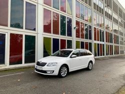 Vit Begagnad 2016 Skoda Octavia Ambition Kombi | 144 500 kr (Lite dyr)