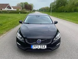 Svart Begagnad 2017 Volvo V60 Kinetic Kombi | 125 000 kr (Superpris)