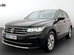 Grå Begagnad 2023 VW Tiguan Elegance SUV | 369 900 kr (Marknadspris)