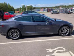 Grå Begagnad 2016 Tesla Model S Sedan | 245 000 kr