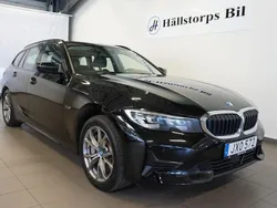 Svart Begagnad 2022 BMW 330e Sport Line Kombi | 259 900 kr (Bra pris)