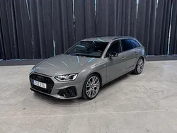 Grå Begagnad 2023 Audi A4 Competition Kombi | 409 900 kr (Marknadspris)