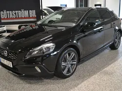 Svart Begagnad 2014 Volvo V40 CC Momentum Kombi | 145 000 kr (Marknadspris)