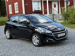 Svart Begagnad 2018 Peugeot 208 Halvkombi | 79 000 kr (Marknadspris)