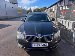 Svart Begagnad 2014 Skoda Superb Ambition Kombi | 99 500 kr (Marknadspris)