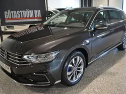 Mörkgrå Begagnad 2021 VW Passat GTE Kombi | 249 000 kr (Marknadspris)