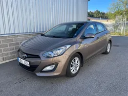 Ljusbrun (brunmetallic) Begagnad 2014 Hyundai i30 Sport Halvkombi | 59 900 kr (Marknadspris)