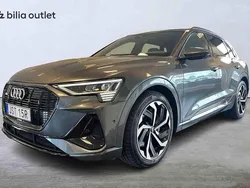 Grå Begagnad 2023 Audi e-tron SUV | 539 900 kr